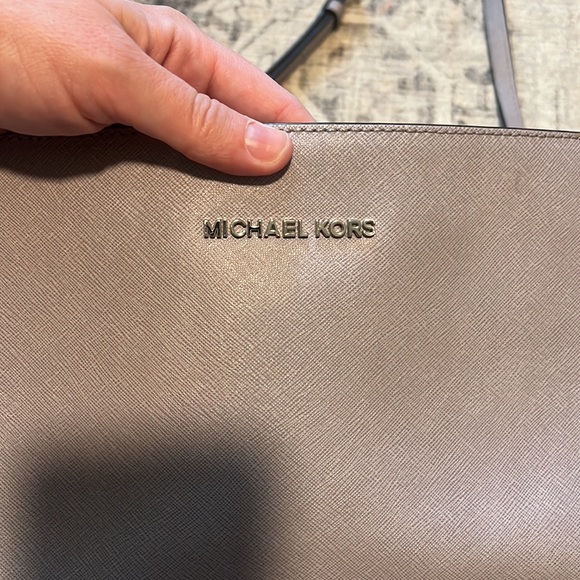 Michael kors purse - Picture 3 of 9